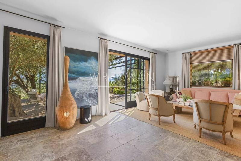 Maison - 250 m² - 7 pièces