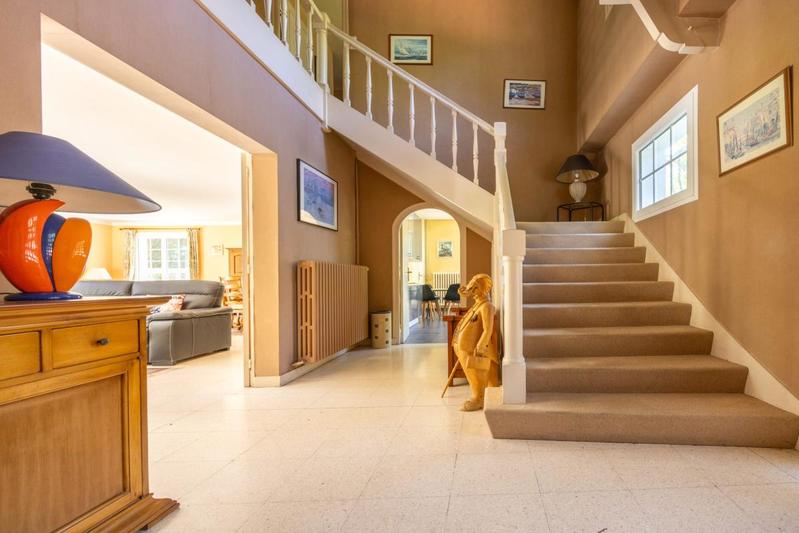 Propriété - 230 m² - 6 pièces