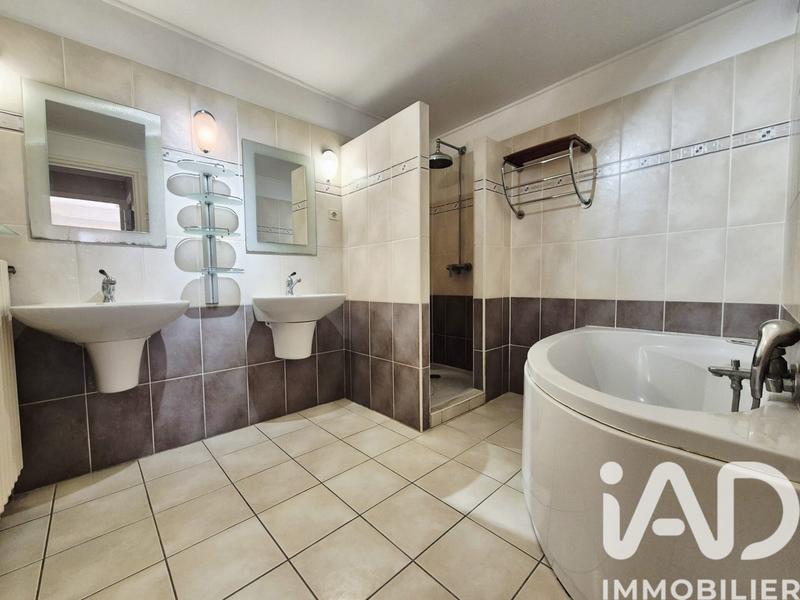 Appartement - 136 m² - 5 pièces