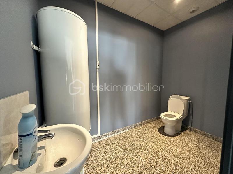 Bureau - 104 m² - 1 pièce