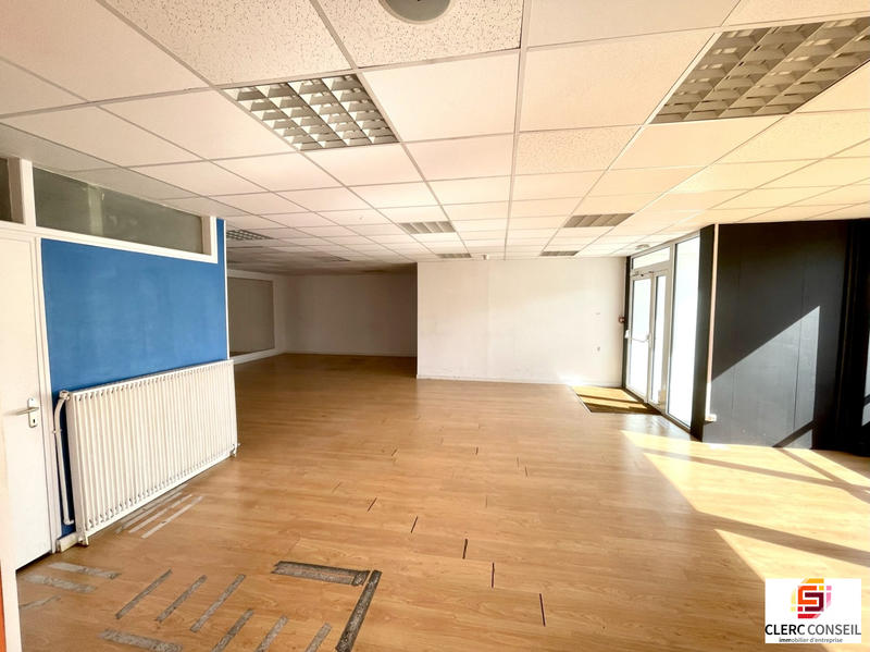 Local d'activités - 696 m²