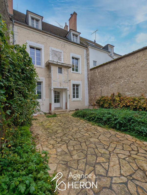 Maison - 204 m² - 8 pièces