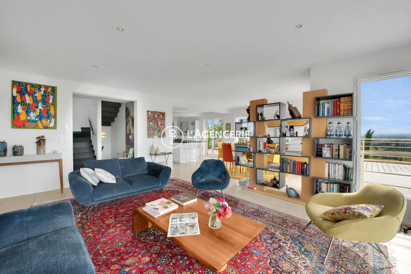 Villa - 300 m² - 9 pièces