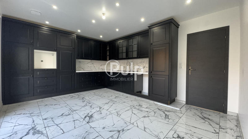 Pavillon - 219 m² - 8 pièces