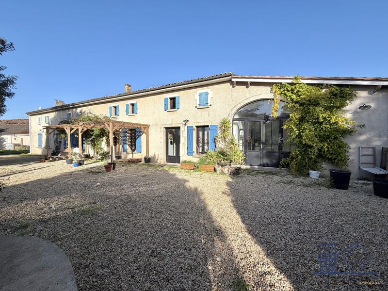 Maison ancienne - 330 m² - 7 pièces