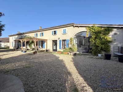 Maison ancienne - 330 m² - 7 pièces