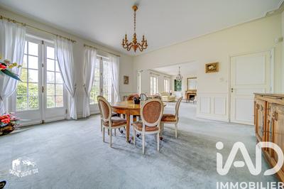 Maison - 239 m² - 7 pièces