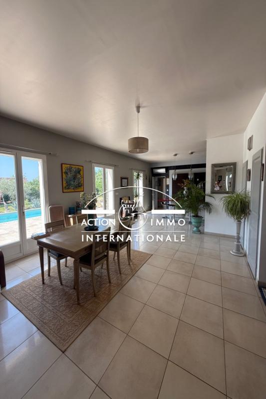 Villa - 208 m² - 4 pièces