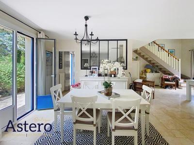 Propriété - 255 m² - 8 pièces