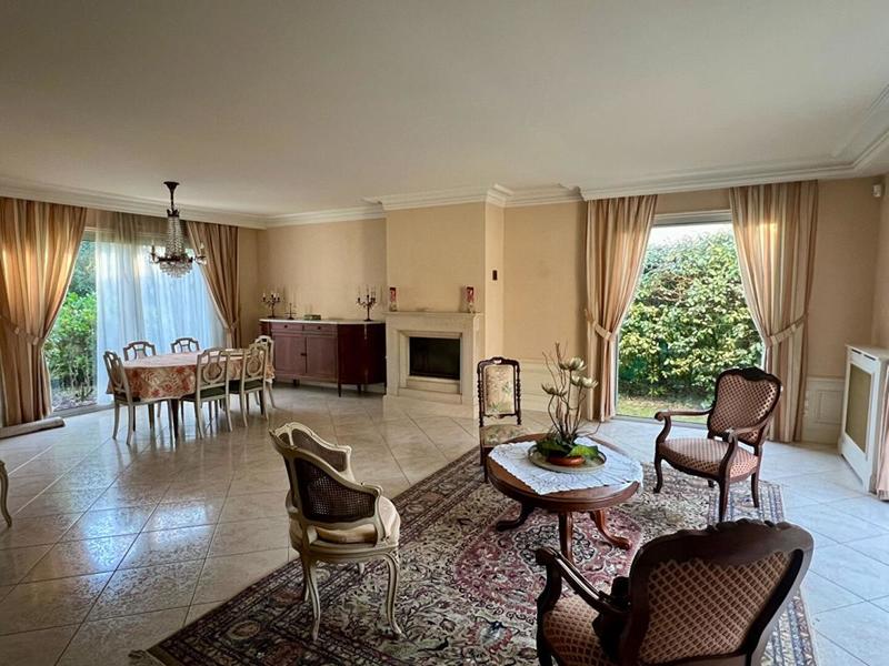 Villa - 230 m² - 8 pièces