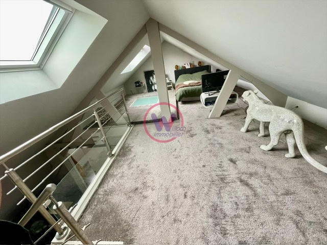 Maison - 207 m² - 9 pièces