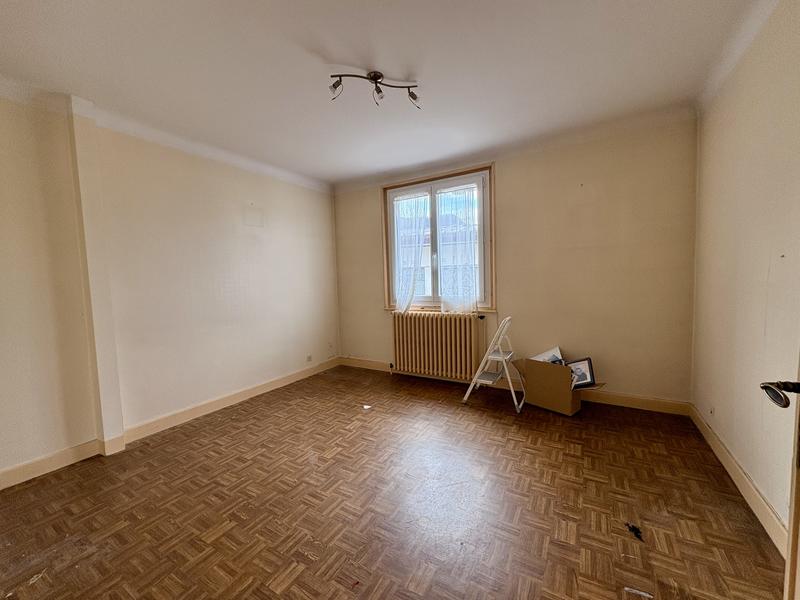 Maison - 300 m² - 8 pièces