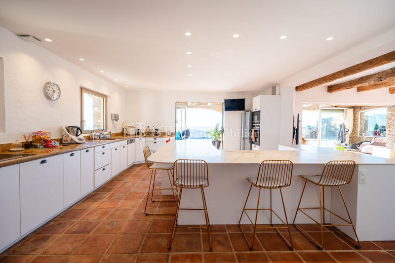 Villa - 350 m² - 6 pièces