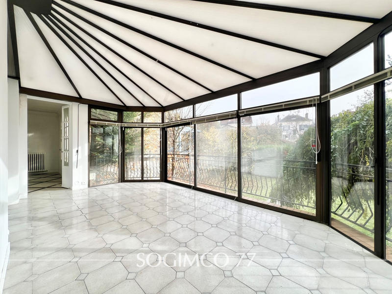 Maison - 171 m² - 8 pièces