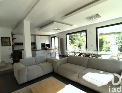 Maison - 195 m² - 6 pièces