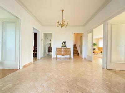 Maison traditionnelle - 282 m² - 8 pièces