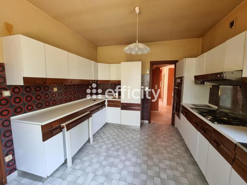 Maison - 272 m² - 11 pièces