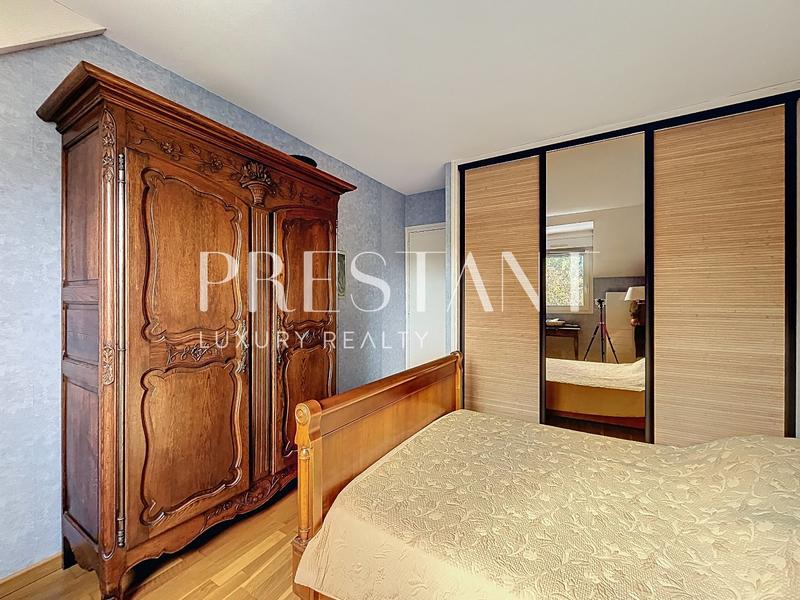 Maison - 267 m² - 7 pièces