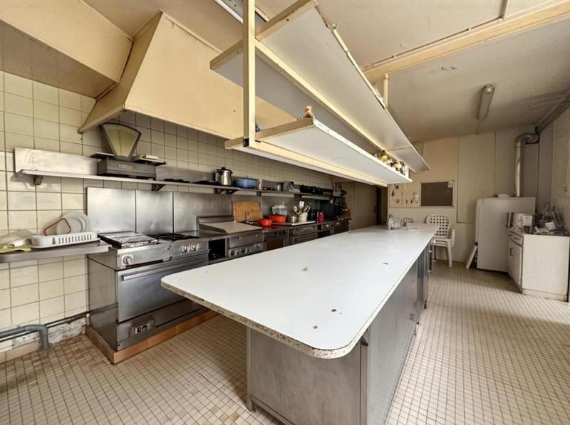 Maison - 400 m² - 12 pièces