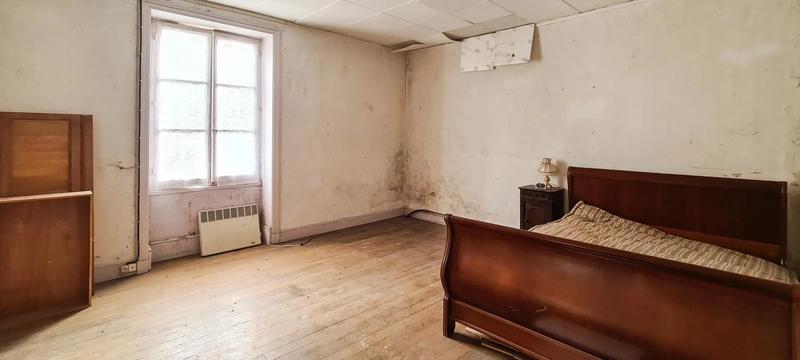 Propriété - 152 m² - 9 pièces