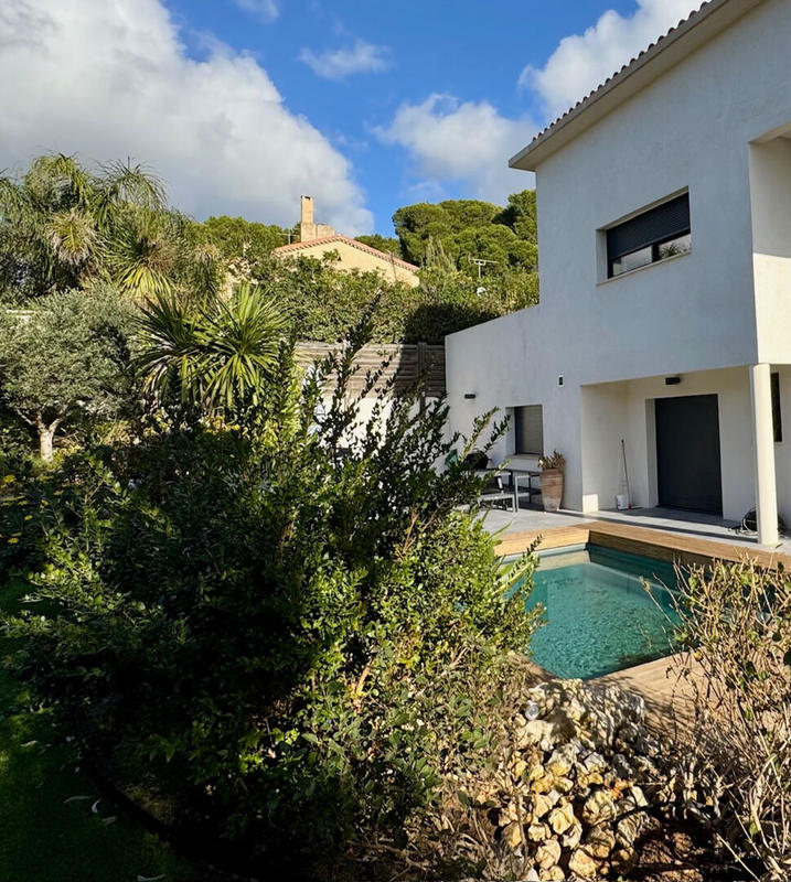 Maison - 220 m² - 6 pièces