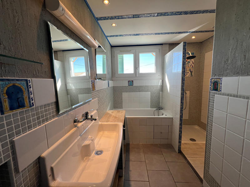 Maison - 237 m² - 11 pièces