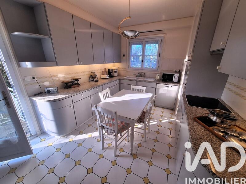 Maison - 180 m² - 8 pièces