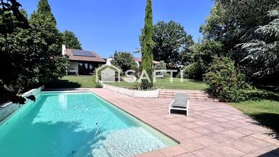 Maison - 210 m² - 6 pièces