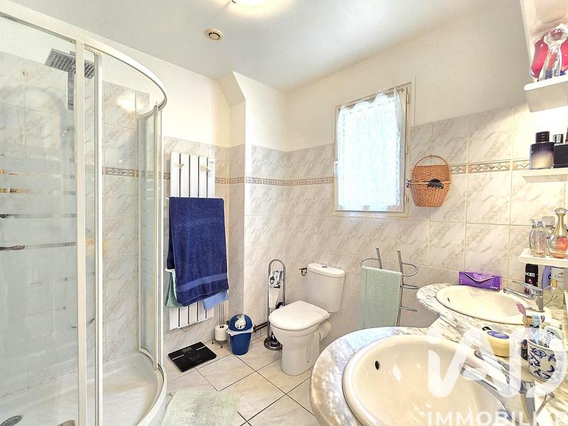 Maison - 225 m² - 7 pièces