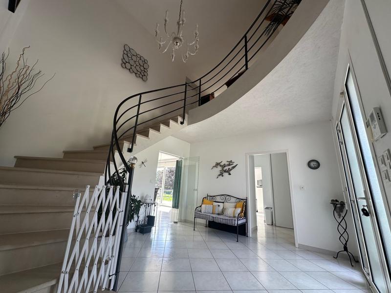 Maison - 255 m² - 5 pièces