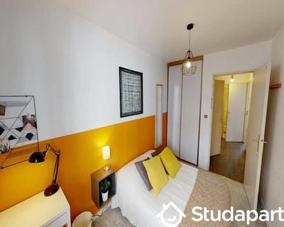 Chambre - 100 m² - 1 pièce