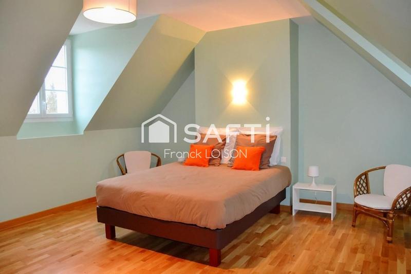 Maison - 246 m² - 9 pièces