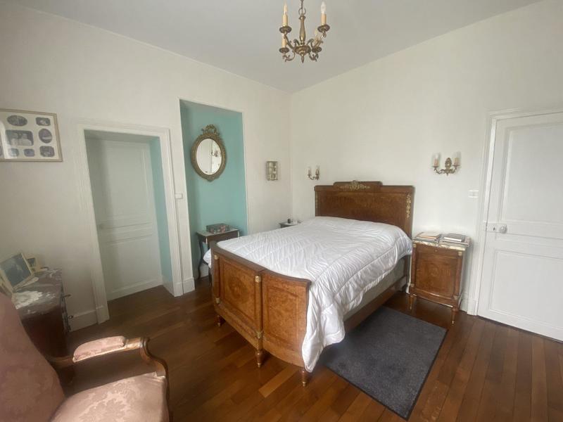 Maison - 256 m² - 9 pièces