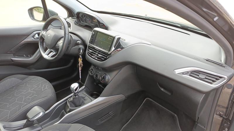 Peugeot 2008 1.5 BlueHDi 100 Allure - 5 places