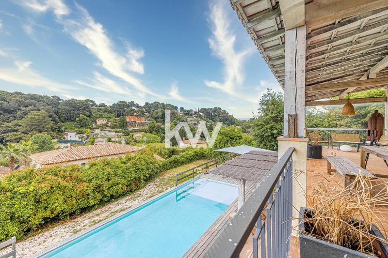 Maison - 220 m² - 4 pièces