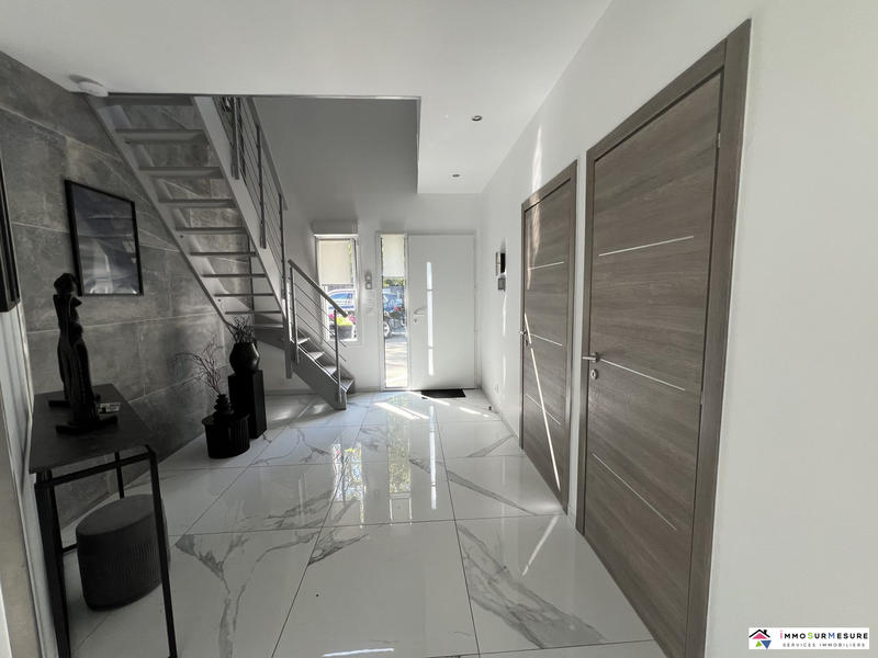 Maison contemporaine - 260 m² - 8 pièces