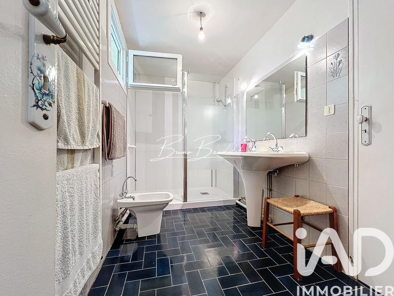 Maison - 239 m² - 8 pièces