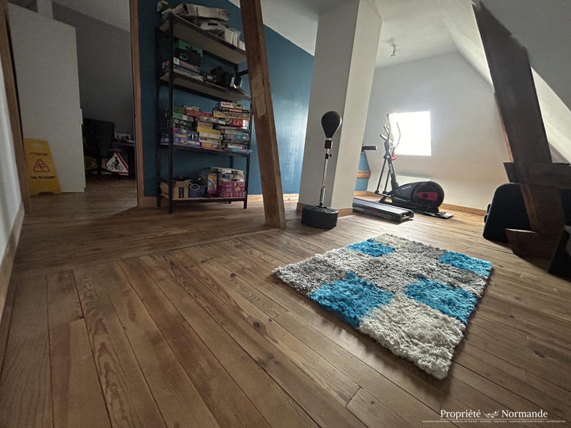 Maison - 280 m² - 8 pièces