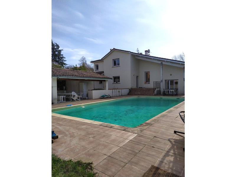 Maison - 230 m² - 6 pièces