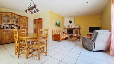 Maison - 99 m² - 5 pièces