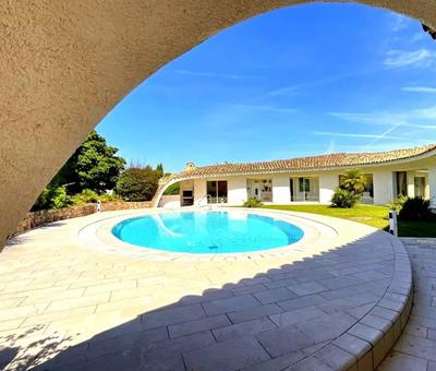 Maison - 490 m² - 10 pièces