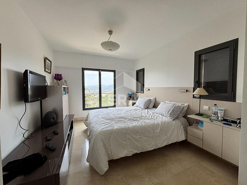 Maison - 225 m² - 7 pièces