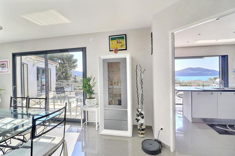 Demeure - 220 m² - 7 pièces