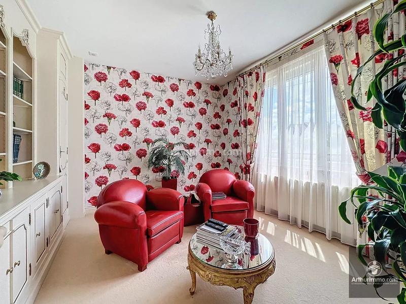 Maison - 280 m² - 7 pièces