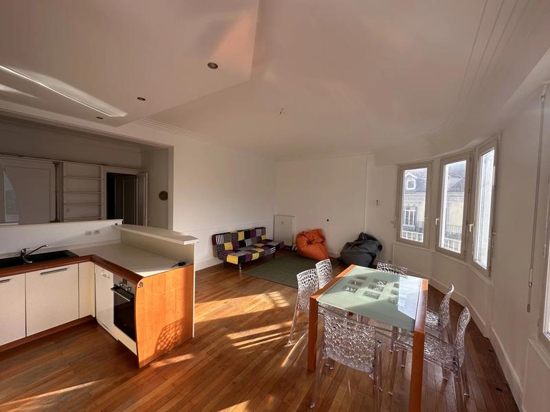 Appartement - 137 m² - 6 pièces