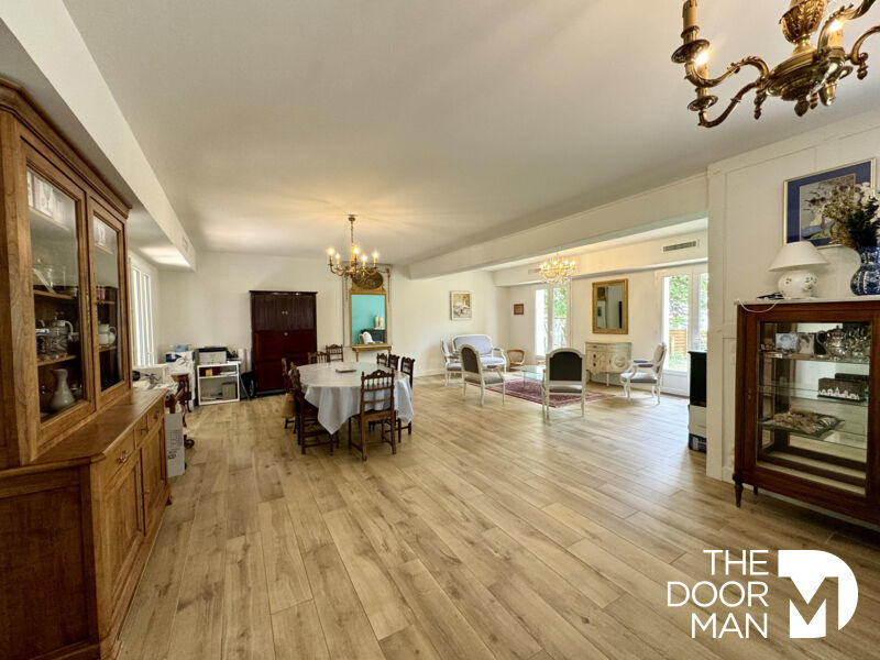 Demeure - 264 m² - 7 pièces