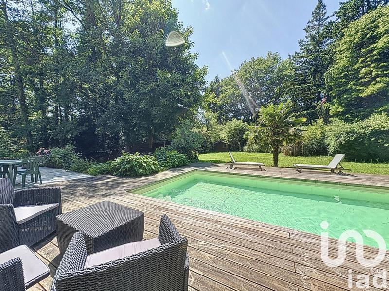 Maison - 270 m² - 9 pièces