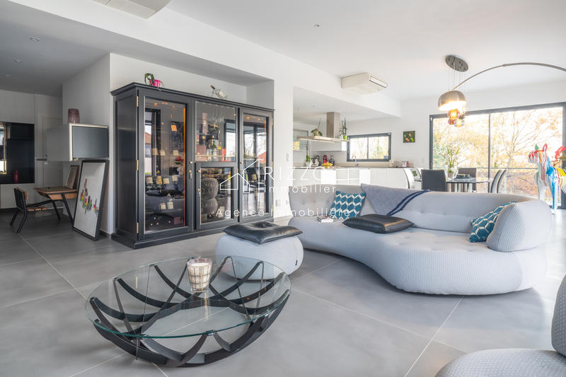 Villa - 290 m² - 6 pièces