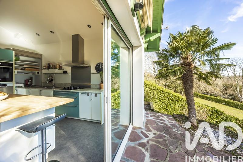 Maison - 227 m² - 7 pièces