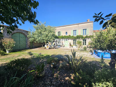 Maison ancienne - 250 m² - 8 pièces